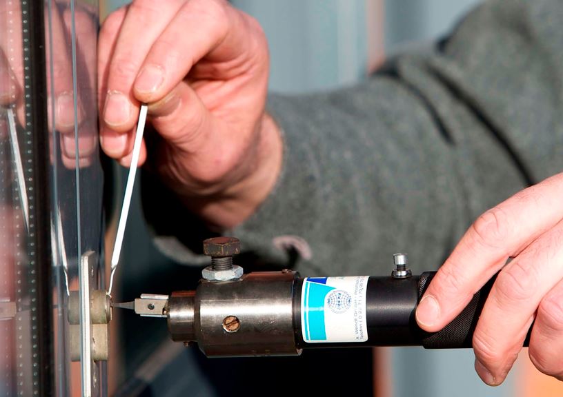 apertura de puerta blindada