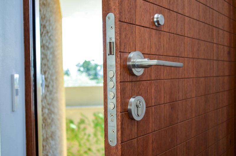 apertura puerta seguridad